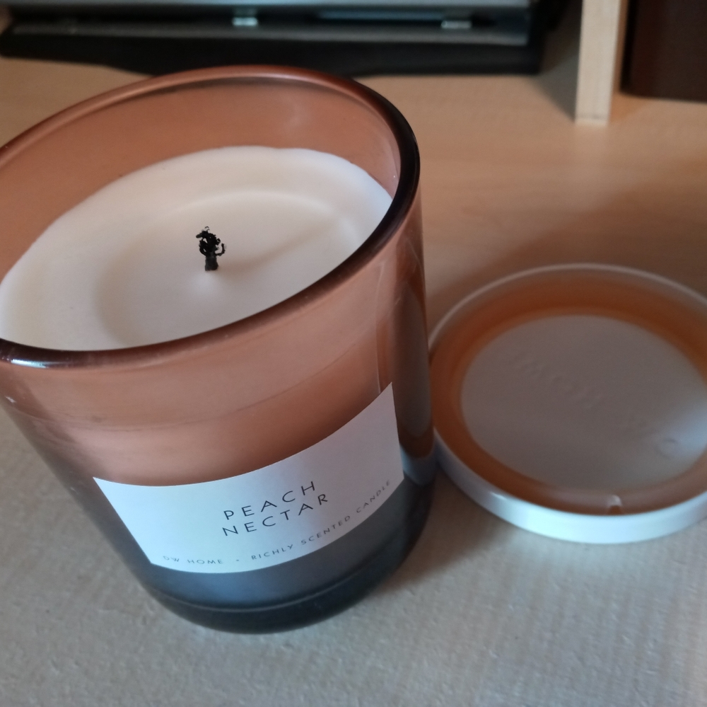 DW Home Peach nectar candle
